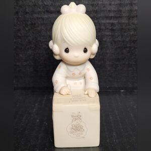 1987 Precious Moments Collectors Club Sharing Is Universal #E-0007